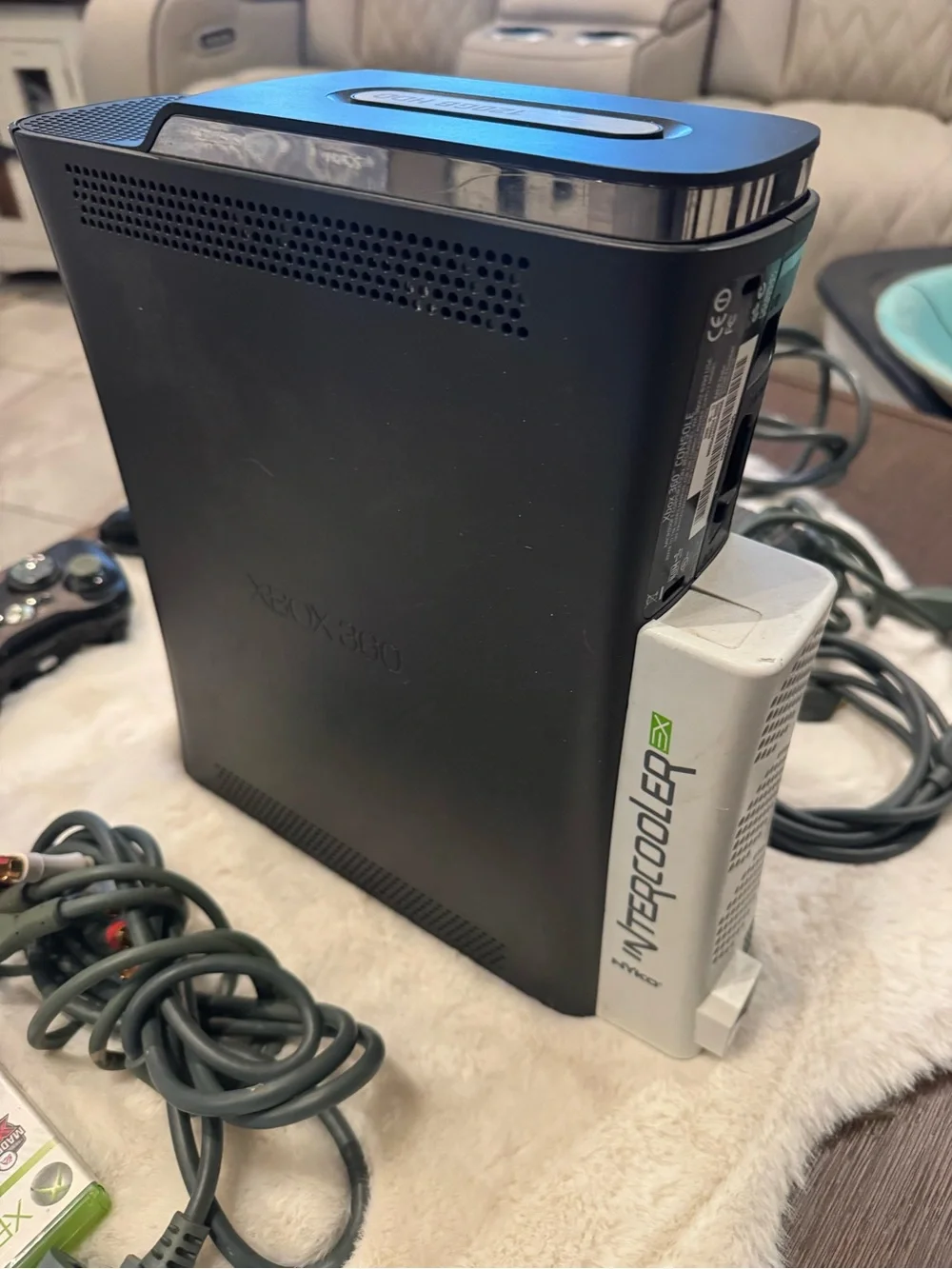 Microsoft xbox360 Console Bundle in Black with Two Wireless Controllers 2 games